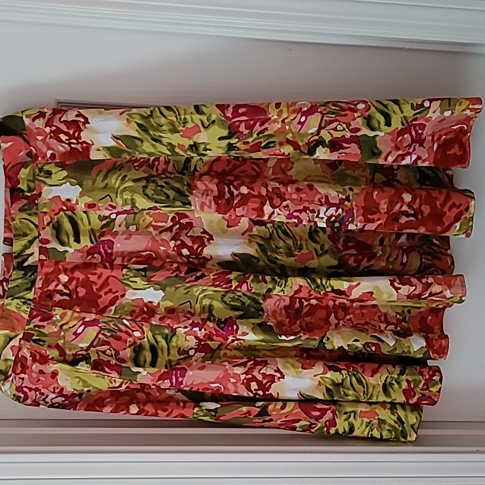 SKIRT - Picture 2 of 2